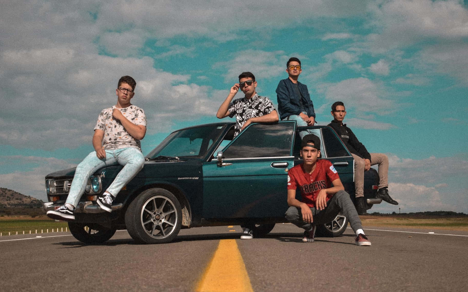 Roadside Band Posewith Classic Car Wallpaper