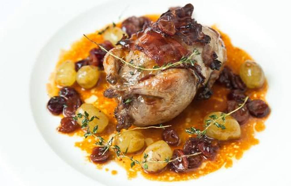 Splendid Roasted Quail Served With Green Grapes and Raisins Wallpaper