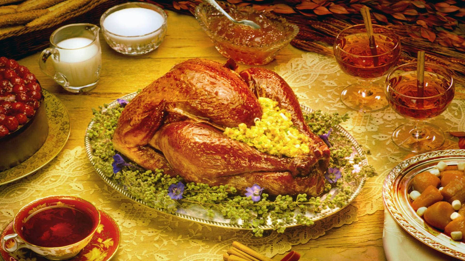 Roasted Turkey For A Thanksgiving Dinner Wallpaper