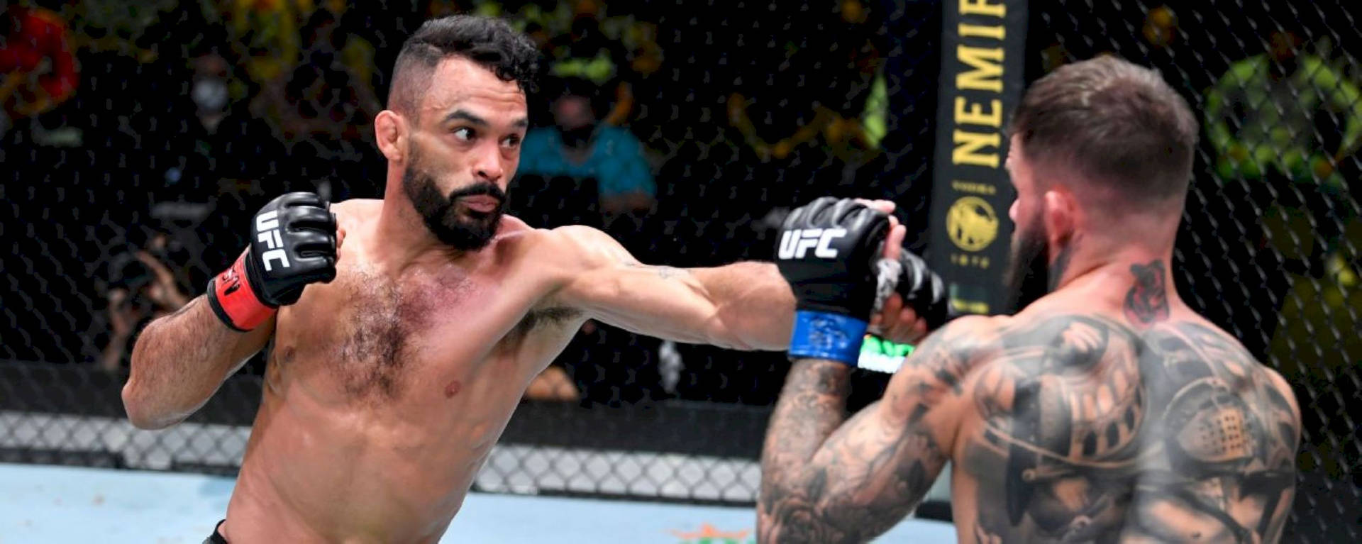 Rob Font Striking His Opponent Wallpaper