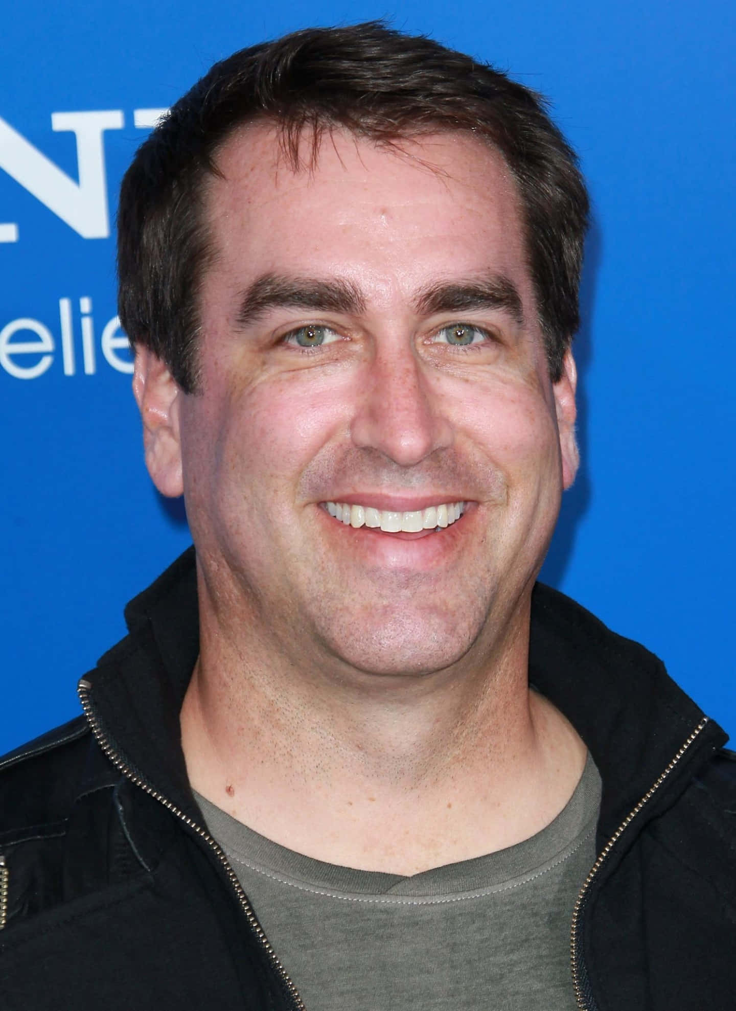 Rob Riggle in character as Lt. Col. Nick "Goose" Bradshaw from Top Gun Wallpaper