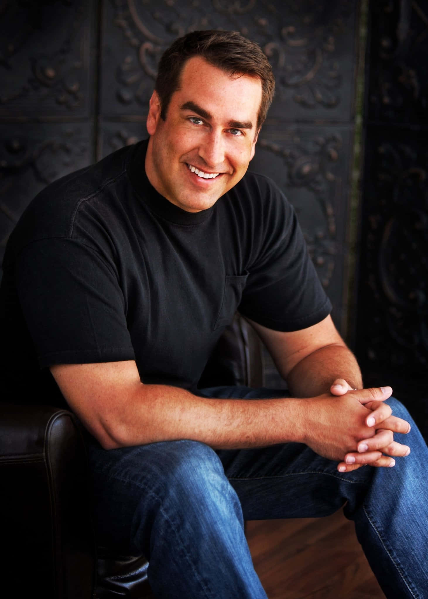 Actor and Comedian Rob Riggle Spreading Laughter Wallpaper