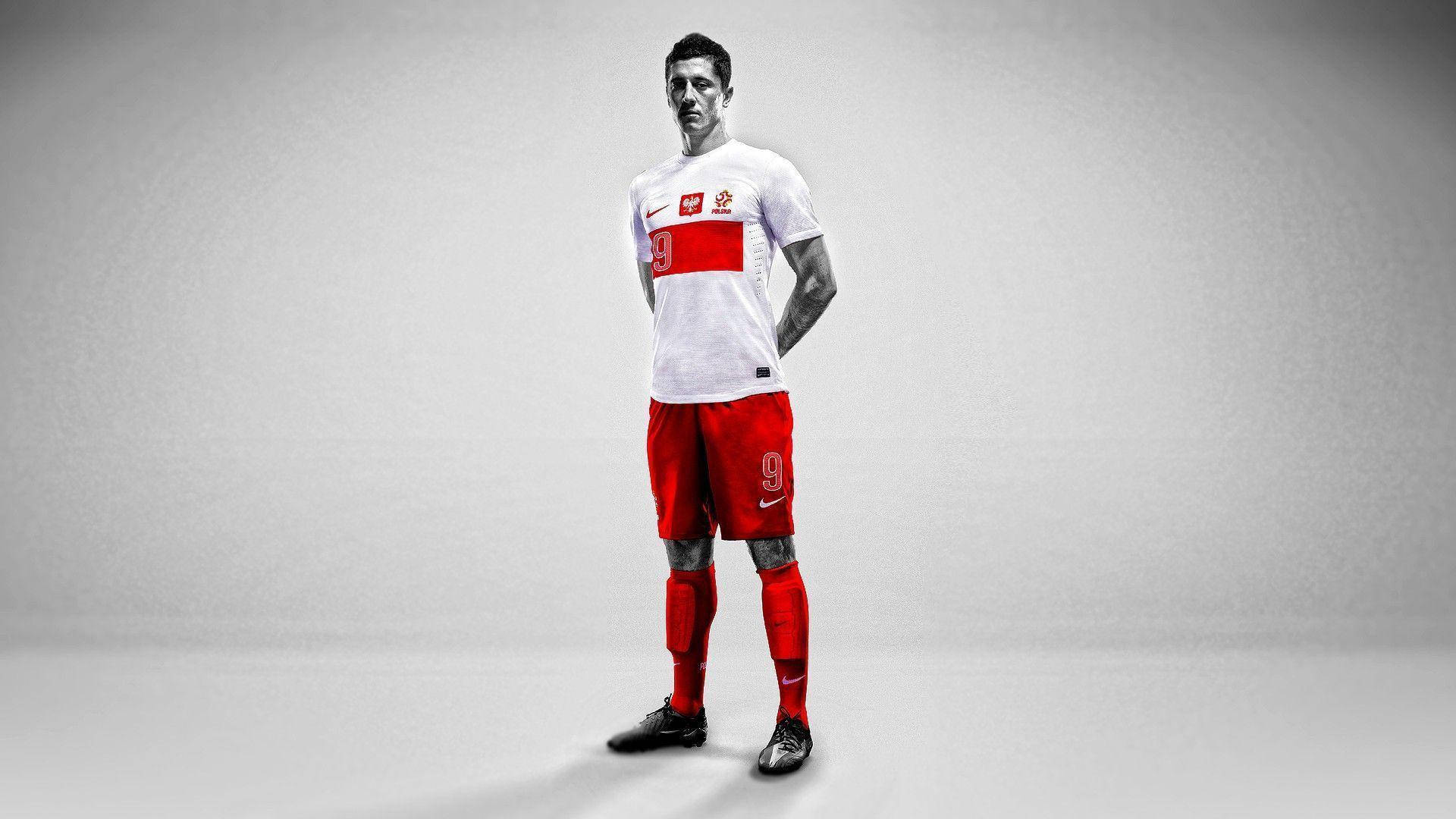 Robert Lewandowski Bayern Munich Uniform Wallpaper