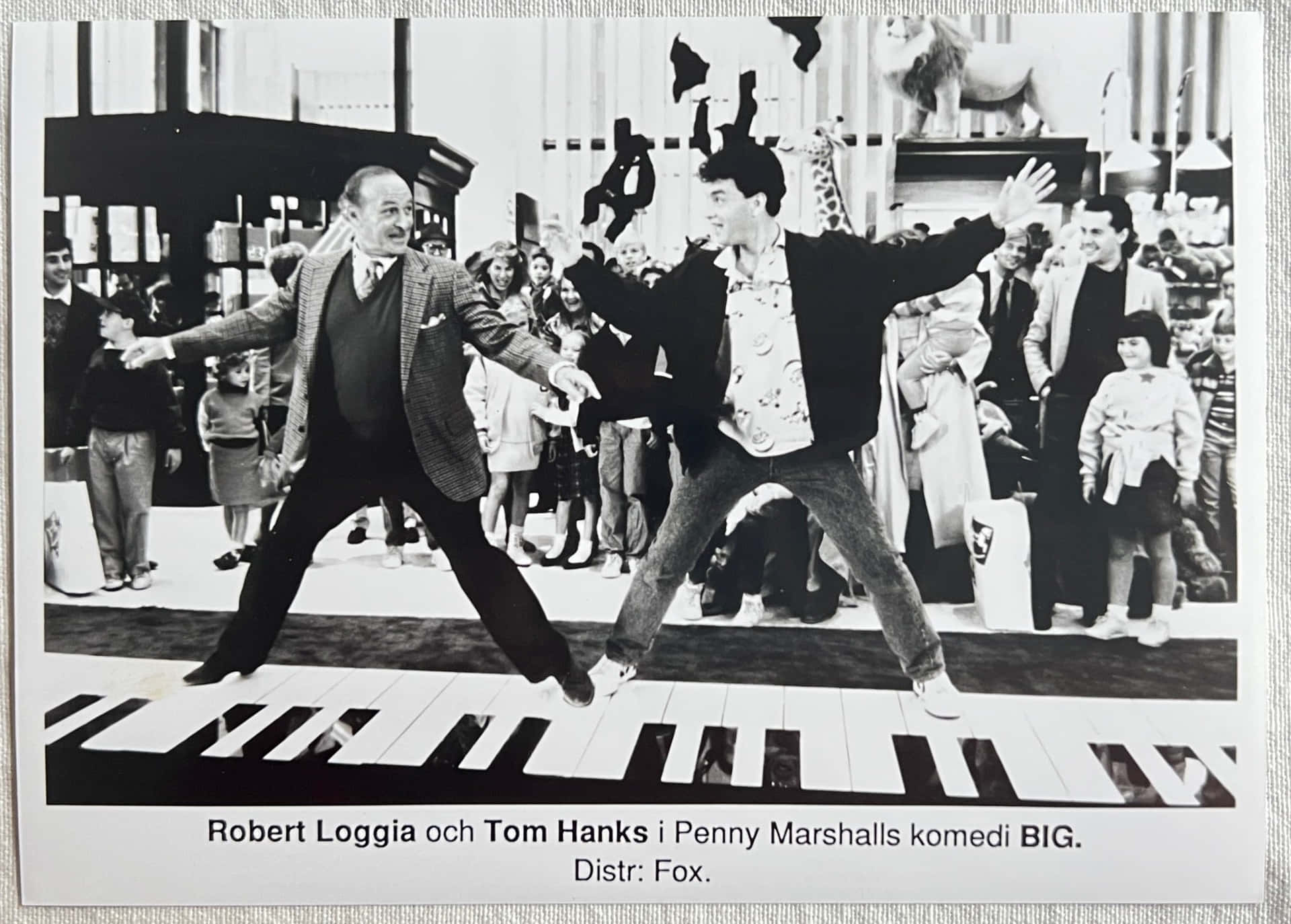 Robert Loggia Tom Hanks Movie Poster Wallpaper