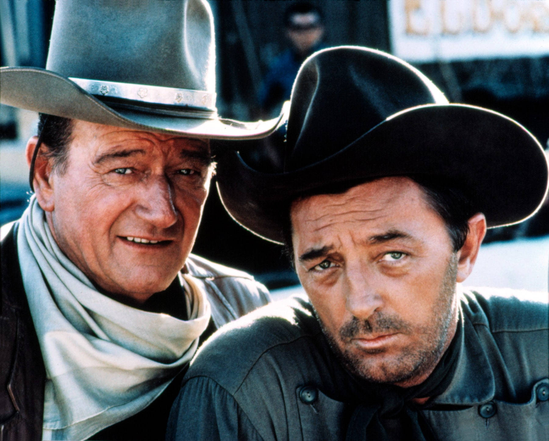 Robertmitchum Und John Wayne Cowboy. Wallpaper
