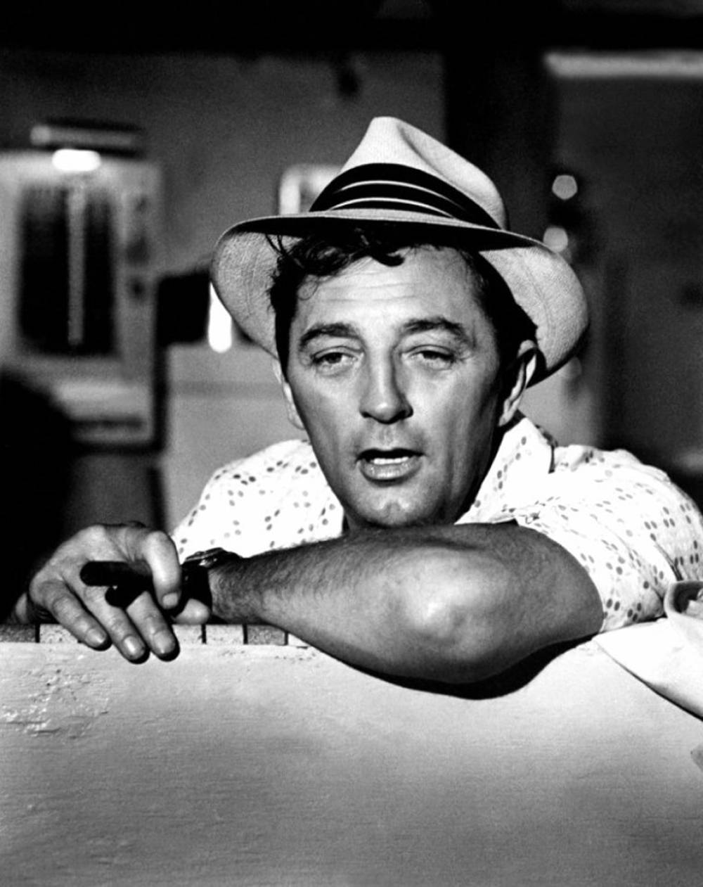 Robert Mitchum Black And White In Hat Wallpaper