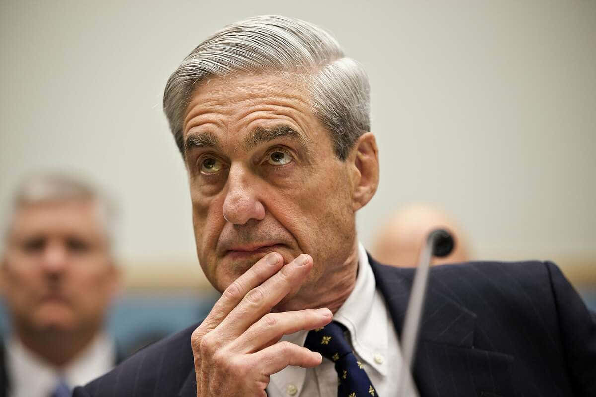 Robert Mueller Pensive Look Wallpaper