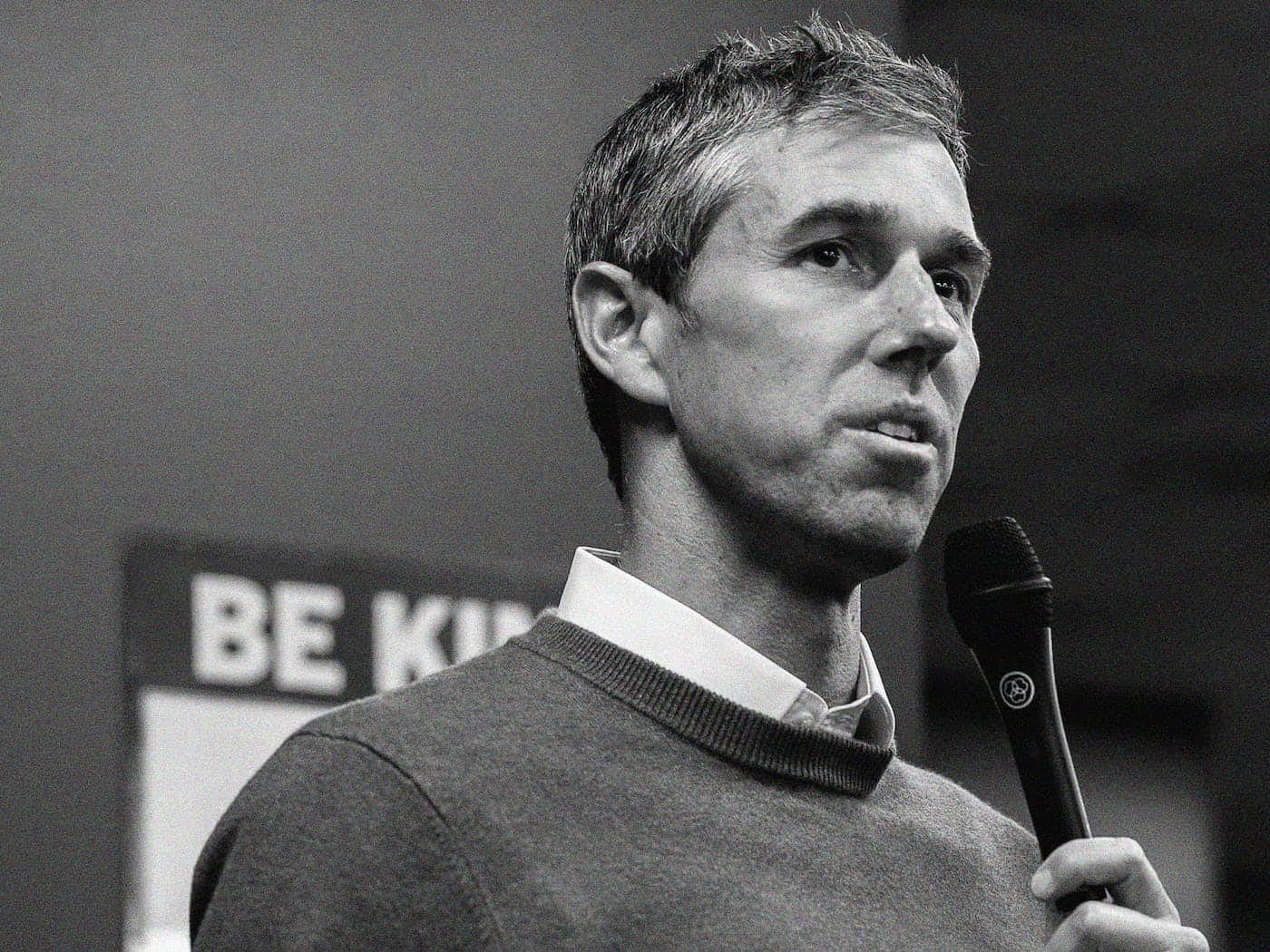 Robert O'rourke In Conversation At A Public Event Wallpaper