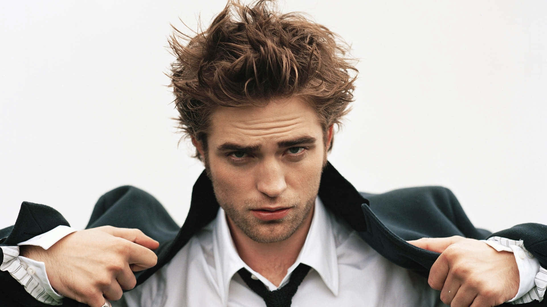 Download Robert Pattinson White Man Actor Wallpaper 