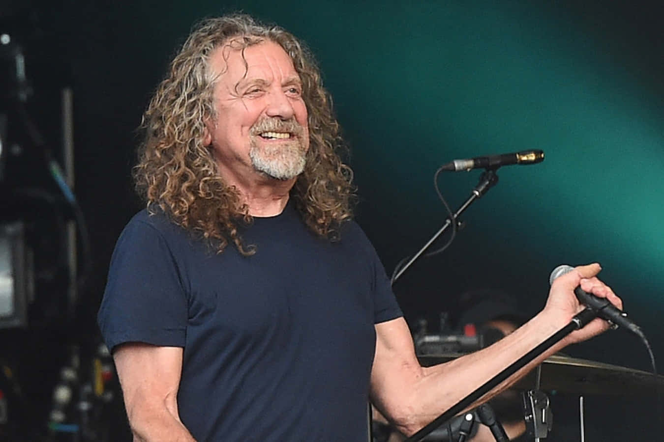 Legendariskerockstjärnan Robert Plant Uppträder
