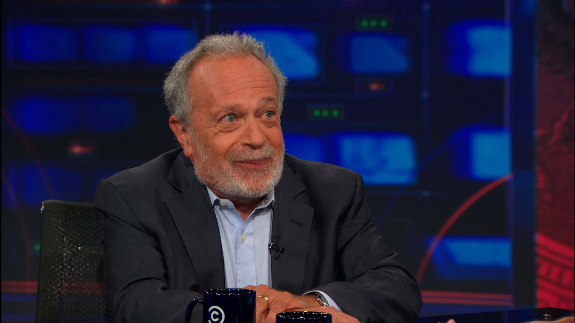 Robert Reich Delivering A Knowledge-packed Economic Lecture. Wallpaper