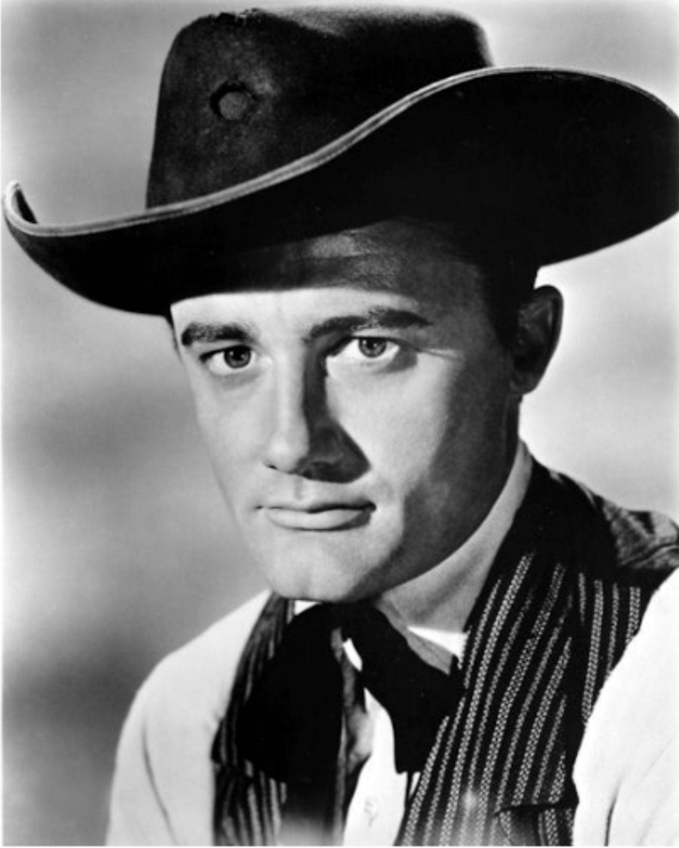 Robert Vaughn Black And White The Magnificent Seven Wallpaper