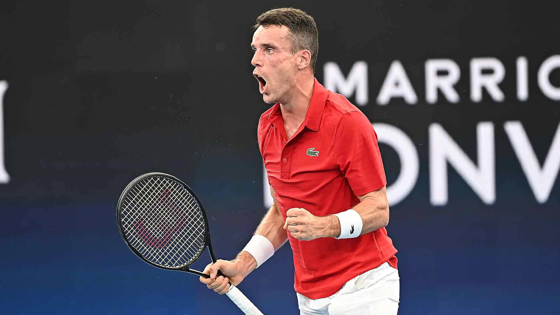 (computer Or Mobile Wallpaper With A Picture Of Roberto Bautista Agut Celebrating) Wallpaper