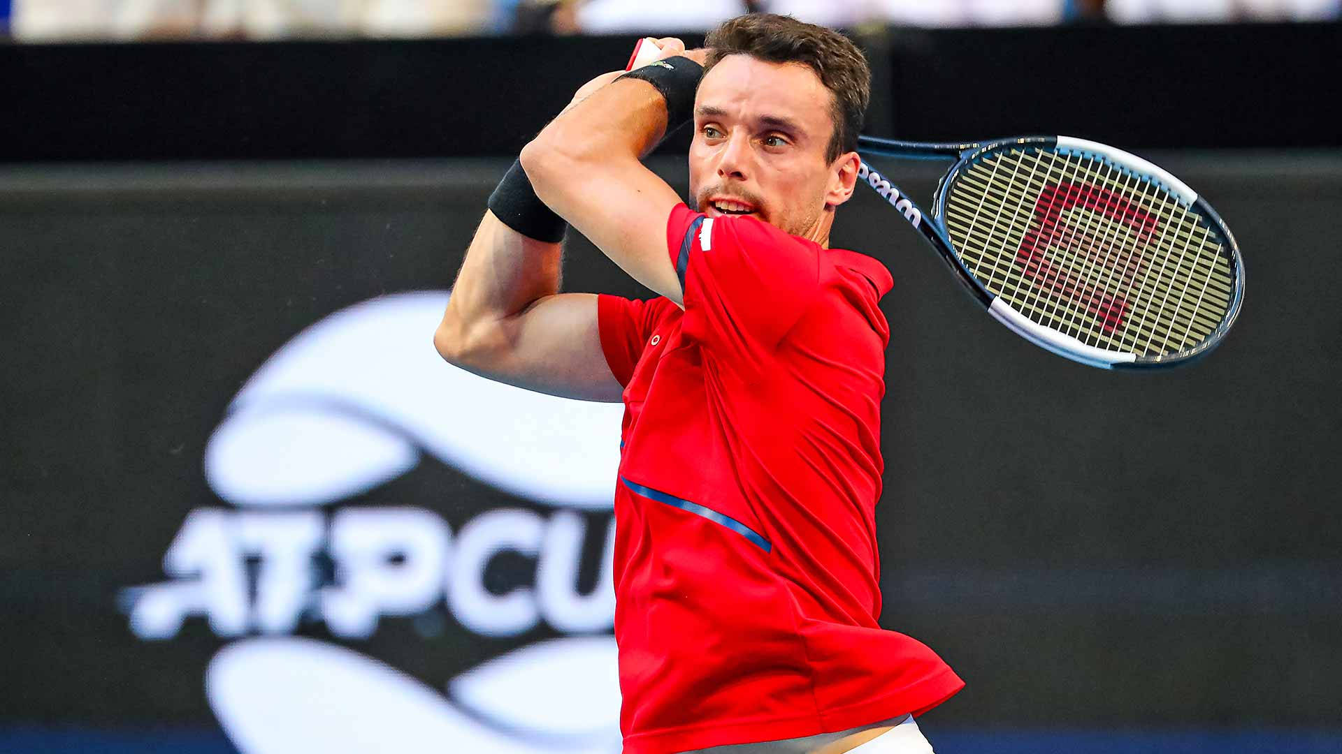 Roberto Bautista Agut wearing his iconic red jersey during a tennis match. Wallpaper