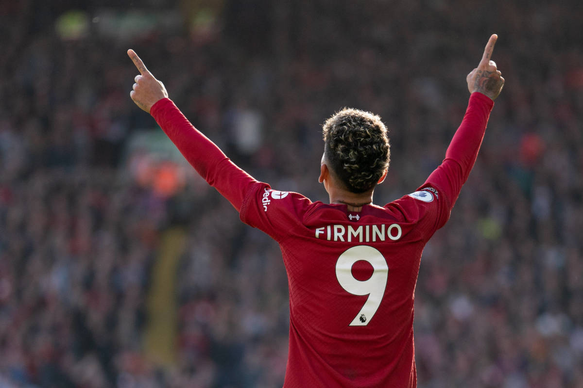 Roberto Firmino Pointing Up Both Hands Wallpaper