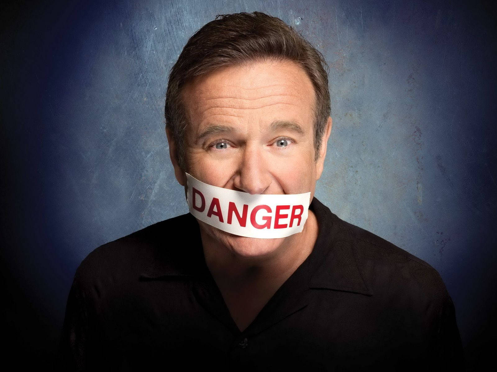 Legendary Comedian Robin Williams in Creative Expression Wallpaper