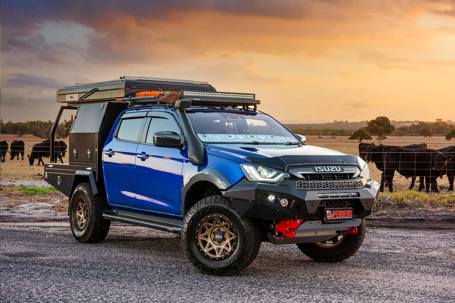 Robust Isuzu D-max På En Fengslende Off-road Eventyr. Bakgrunnsbildet