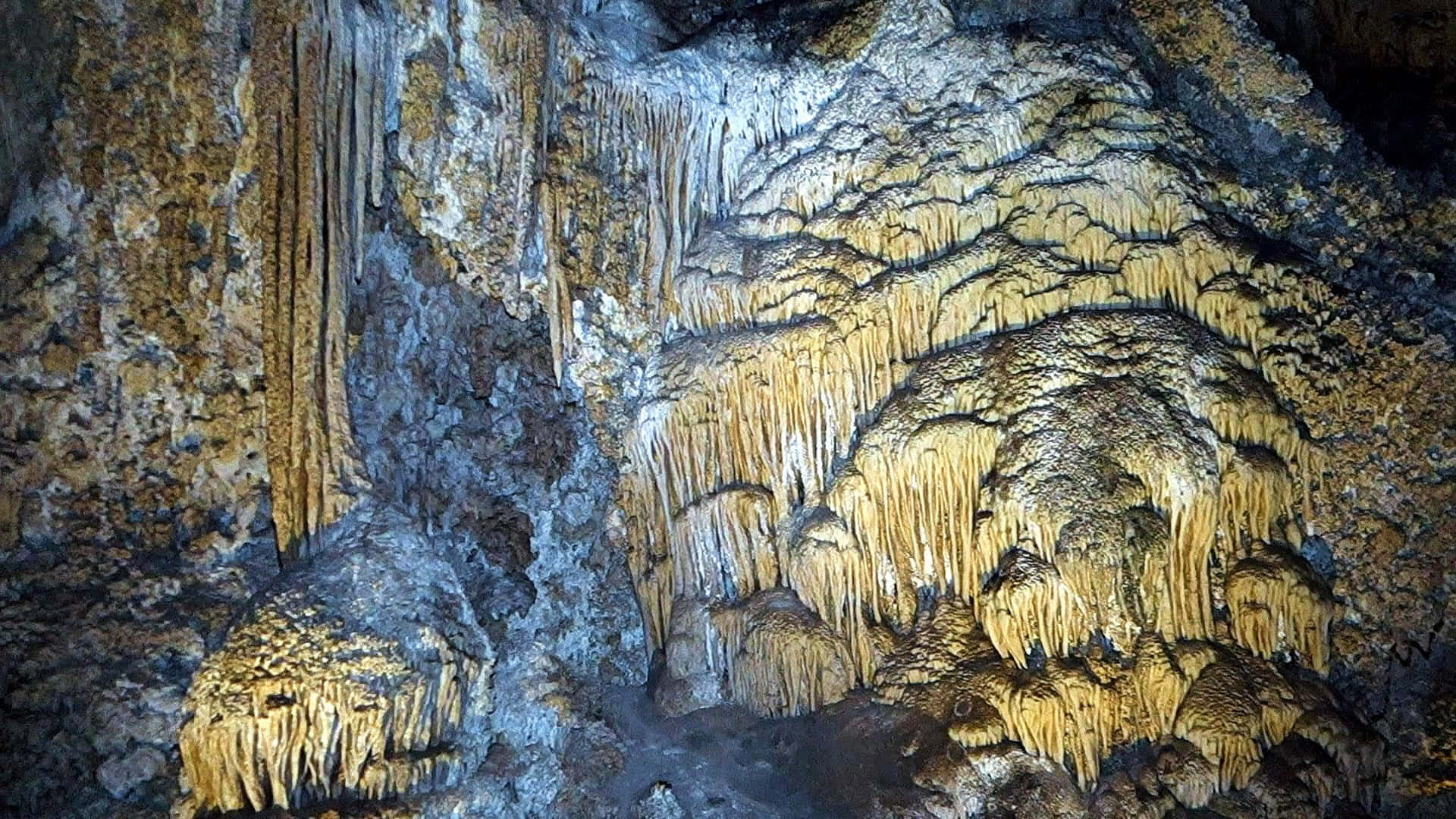 Formazionemaestosa Nella Carlsbad Caverns National Park Sfondo