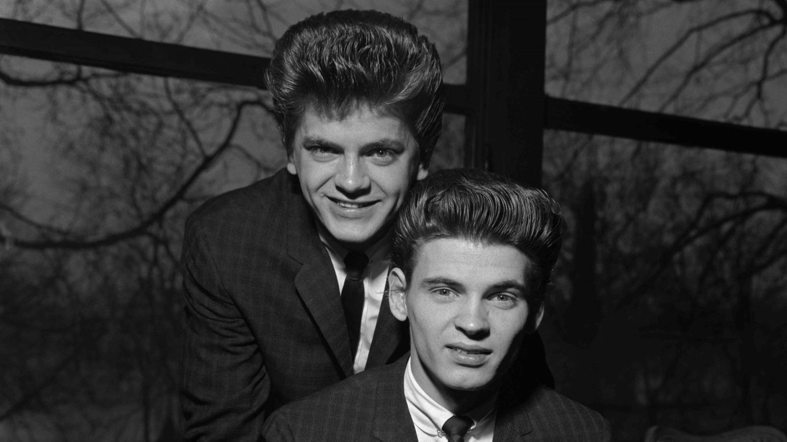Rock Duo Everly Brothers Monochrome Photo Session Wallpaper