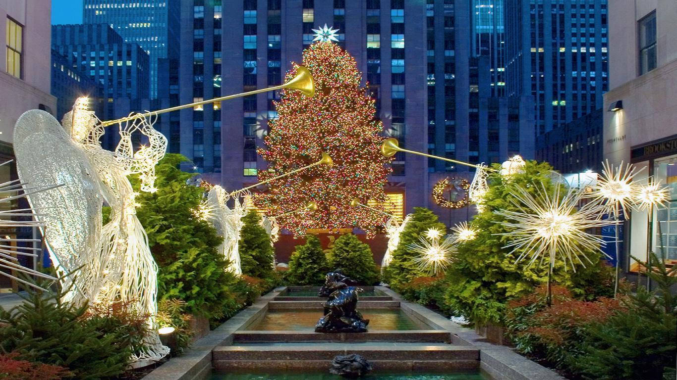 Rockefeller Center Garden During Christmas Wallpaper