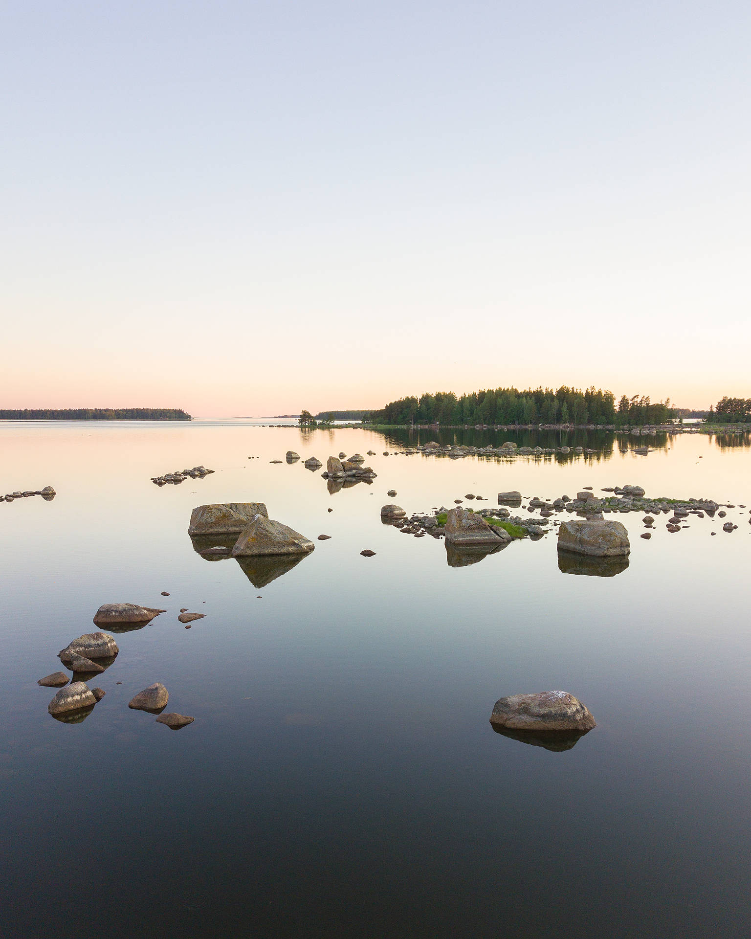 Rocky Lake Summanen In Finland Wallpaper