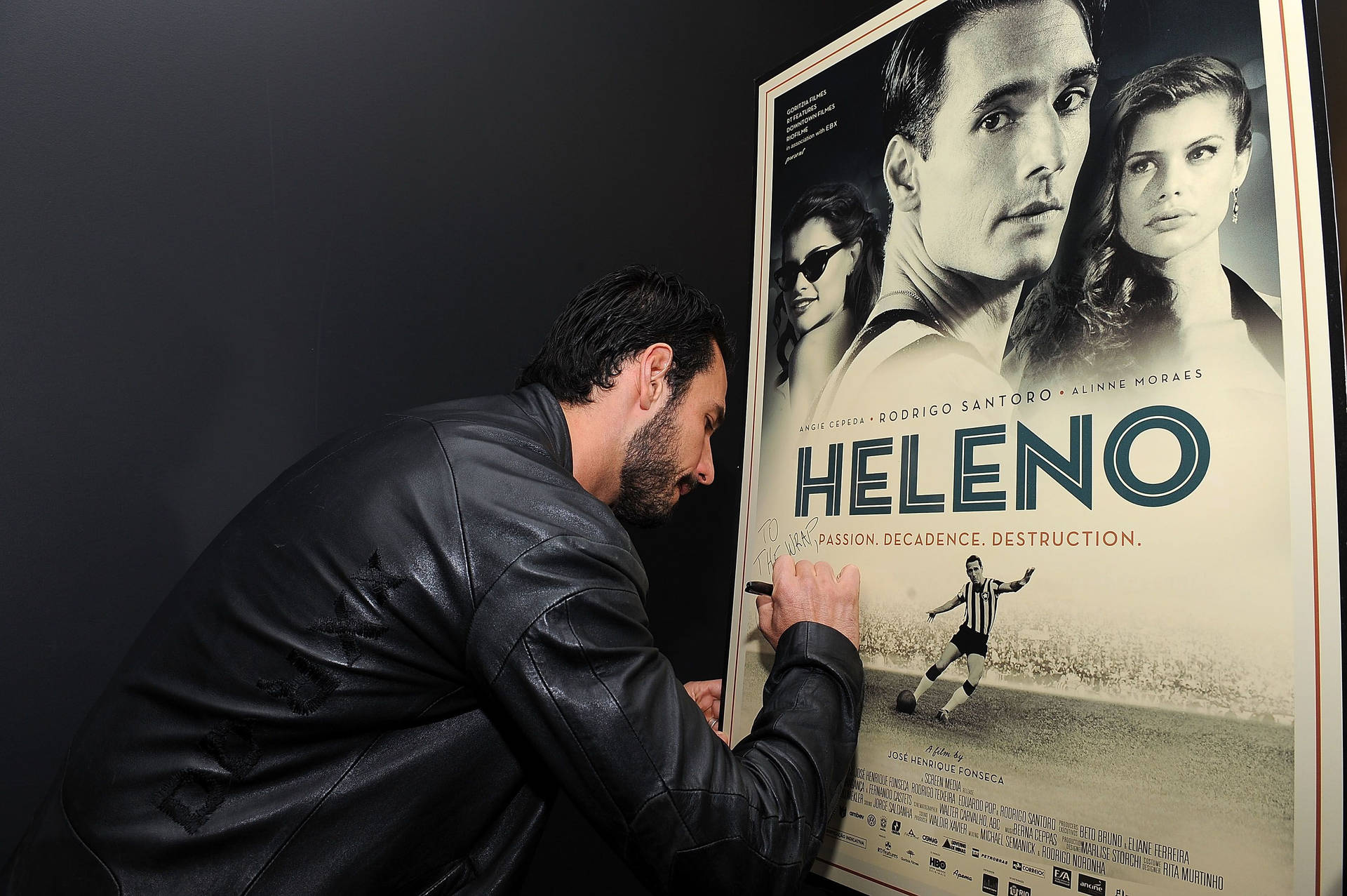 Rodrigo Santoro Signing Posters for His Movie 'Heleno' Wallpaper