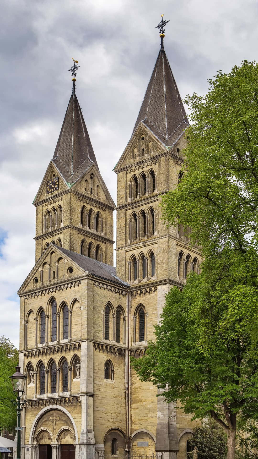 Roermond Katedral Tvillingspir Bakgrunnsbildet