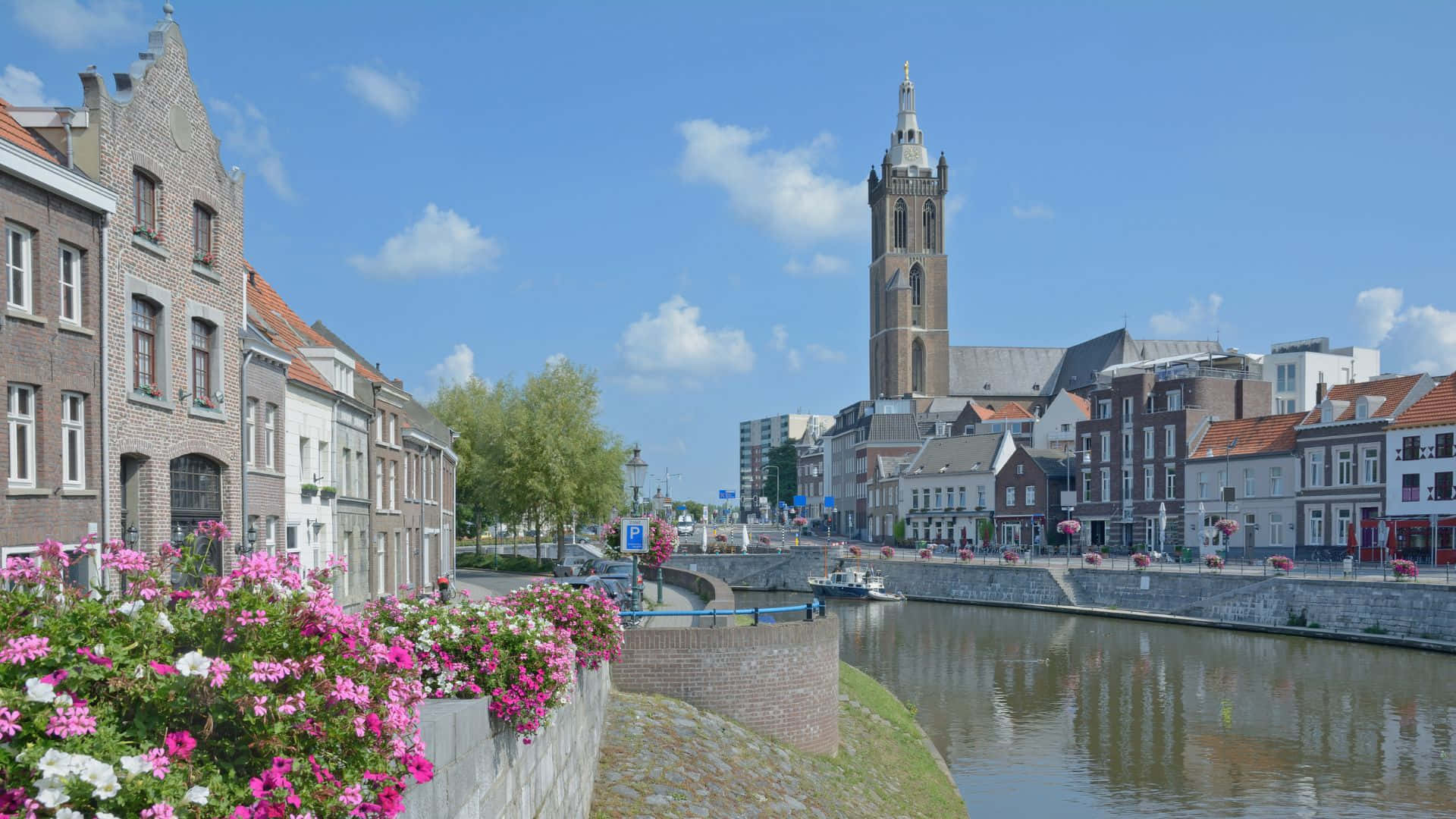 Roermond Bylandskap Med Elven Roer Bakgrunnsbildet