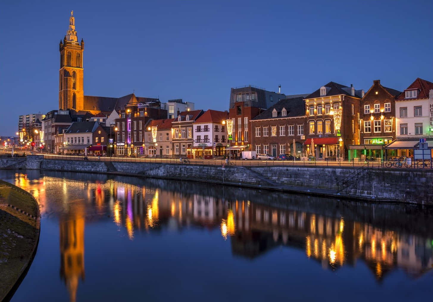 Roermond Elvefront Skumringsutsikt Bakgrunnsbildet