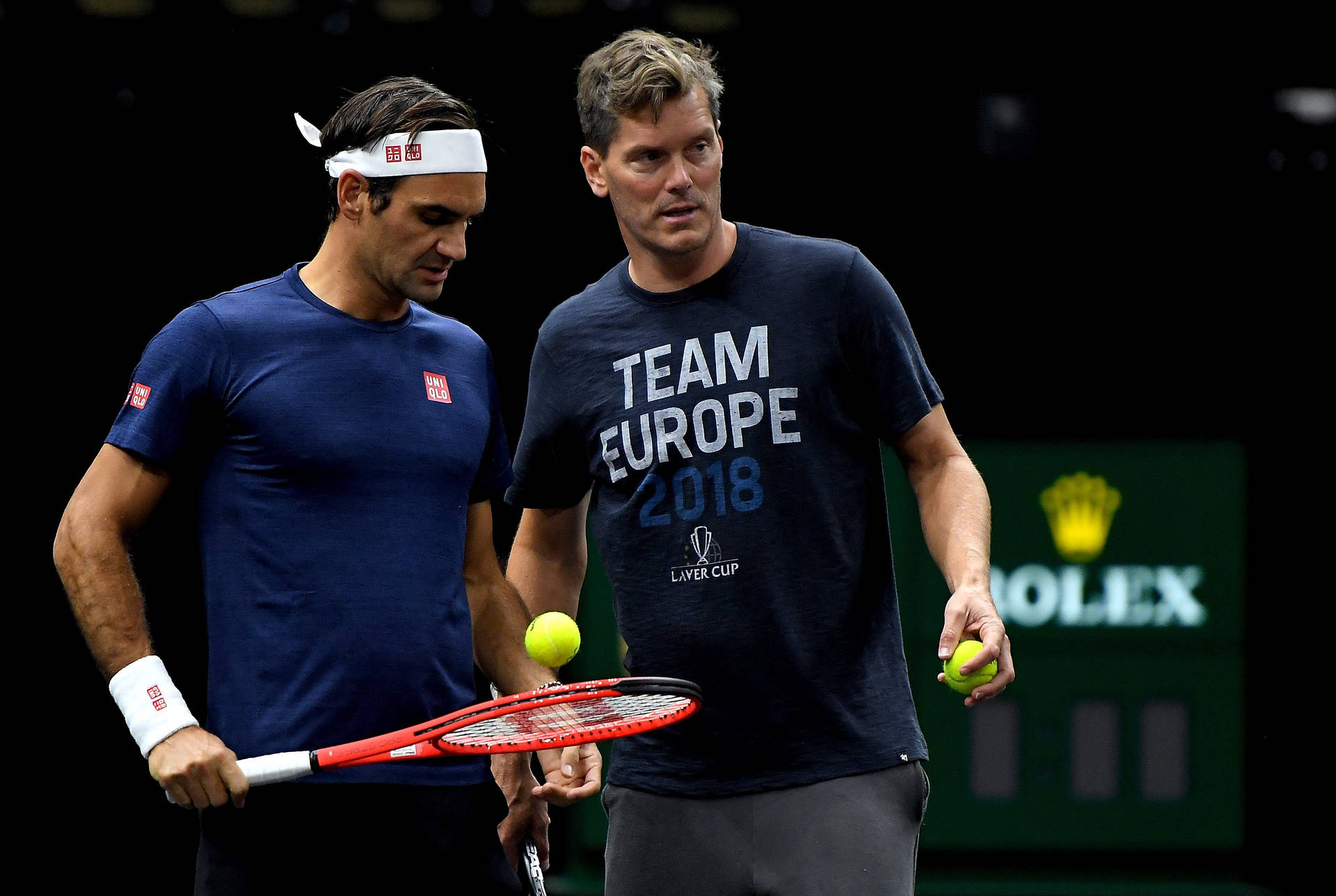 Roger Federer og Thomas Enqvist springer i fællesskab Wallpaper