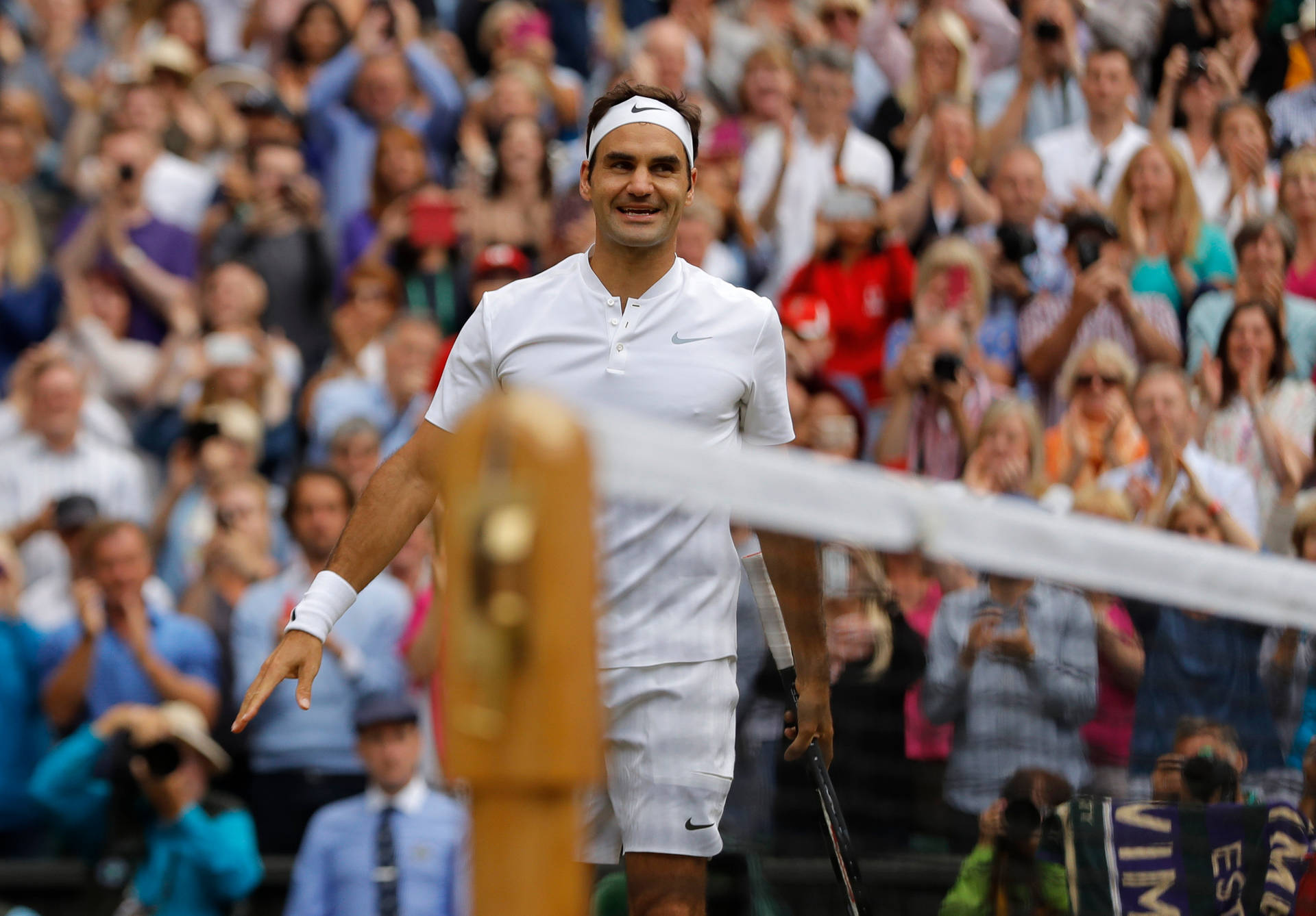 Roger Federer In Partita Sfondo