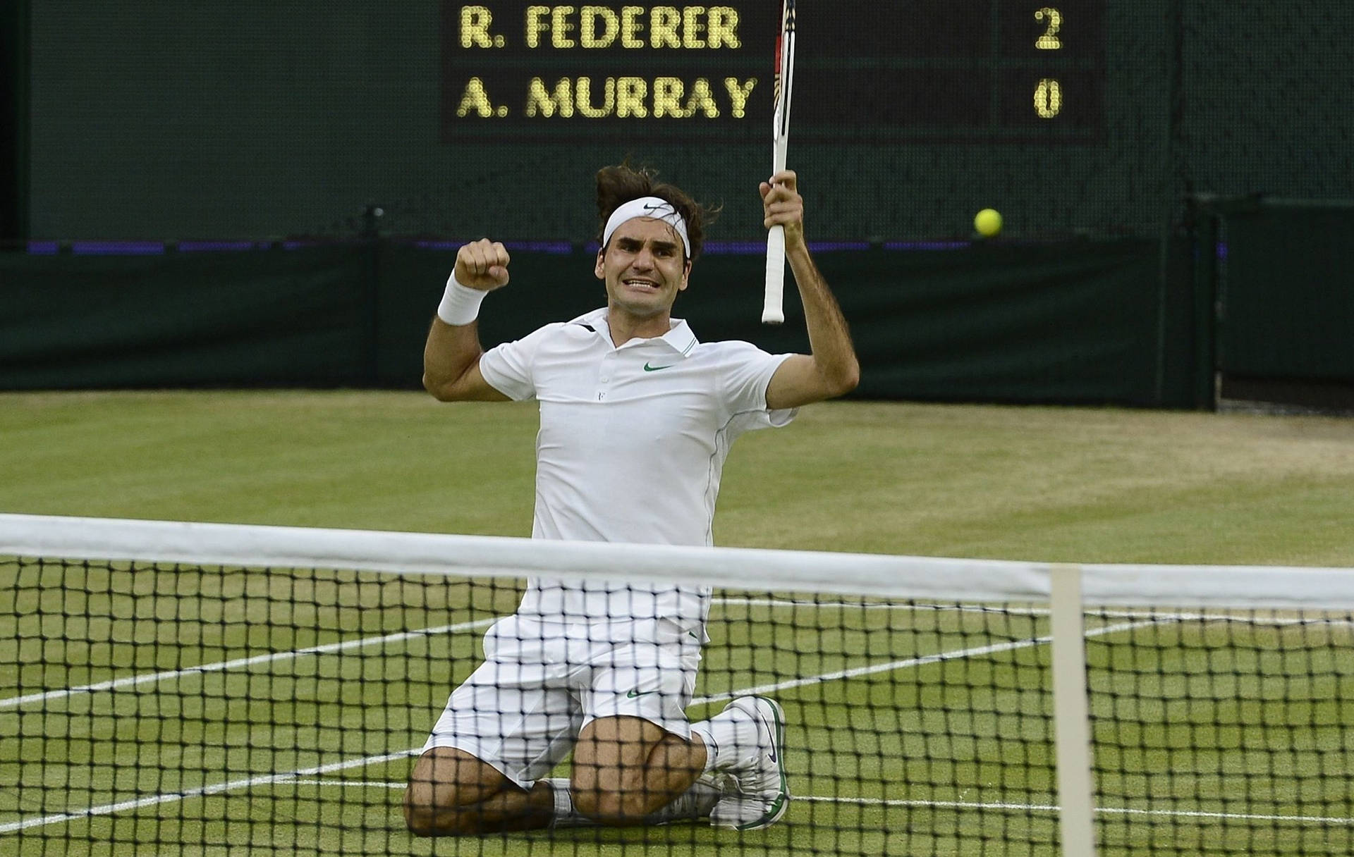 Rogerfederer Na Quadra De Wimbledon. Papel de Parede