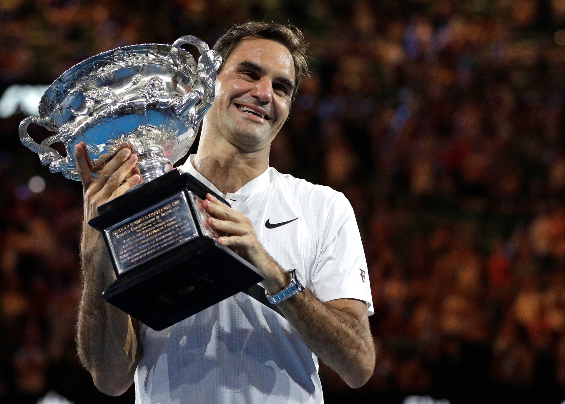 Roger Federer Tennis Champagne Tapet: Se Roger Federer herske tennisscenen som en verdensmester med dette champagnefarvede tennis tapet. Wallpaper