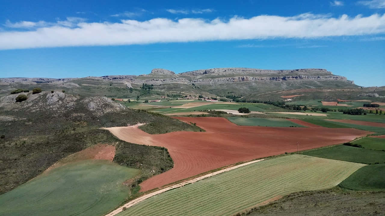 Rolling Farmland En Eroded Plateaus Achtergrond