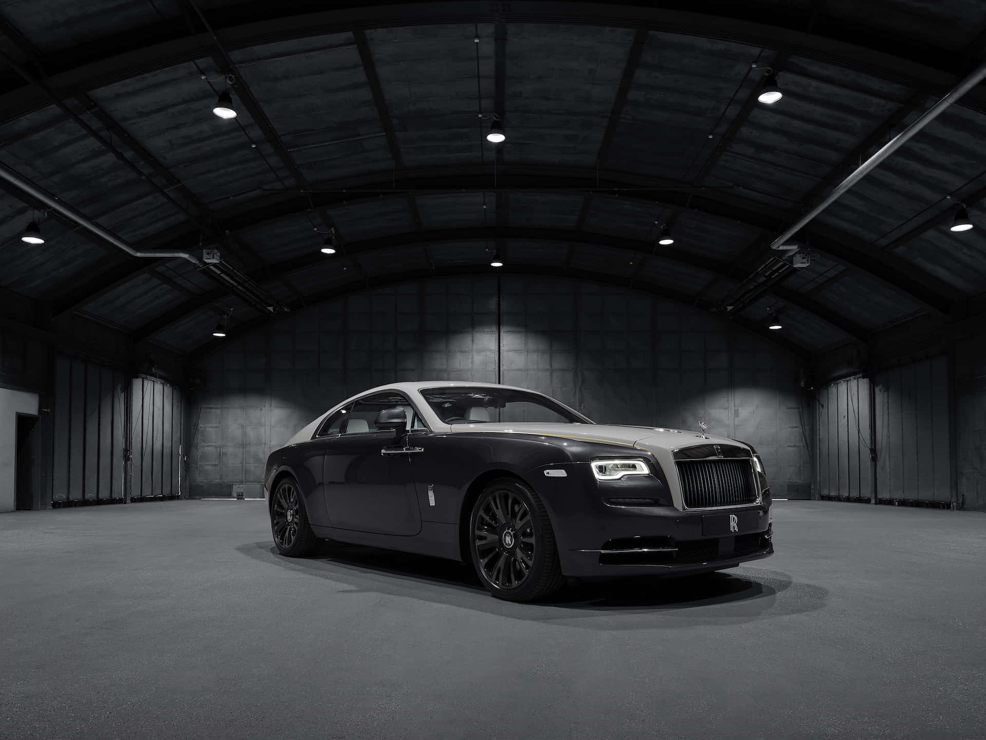 Elegance Personified: Classic Rolls-Royce Luxury Car