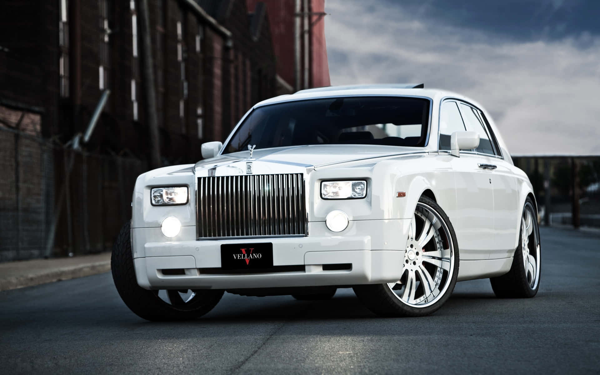 Luxury Rolls Royce on a scenic drive