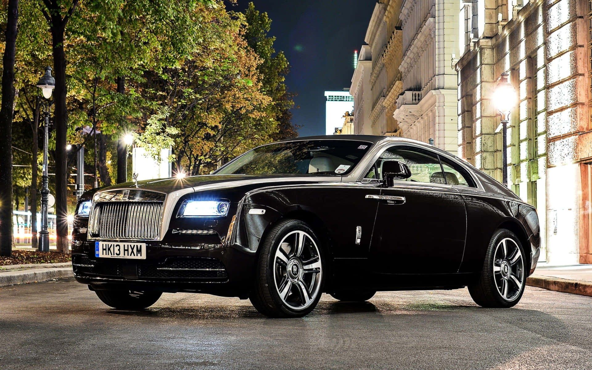 Elegant Rolls-Royce Luxury Car Showcase