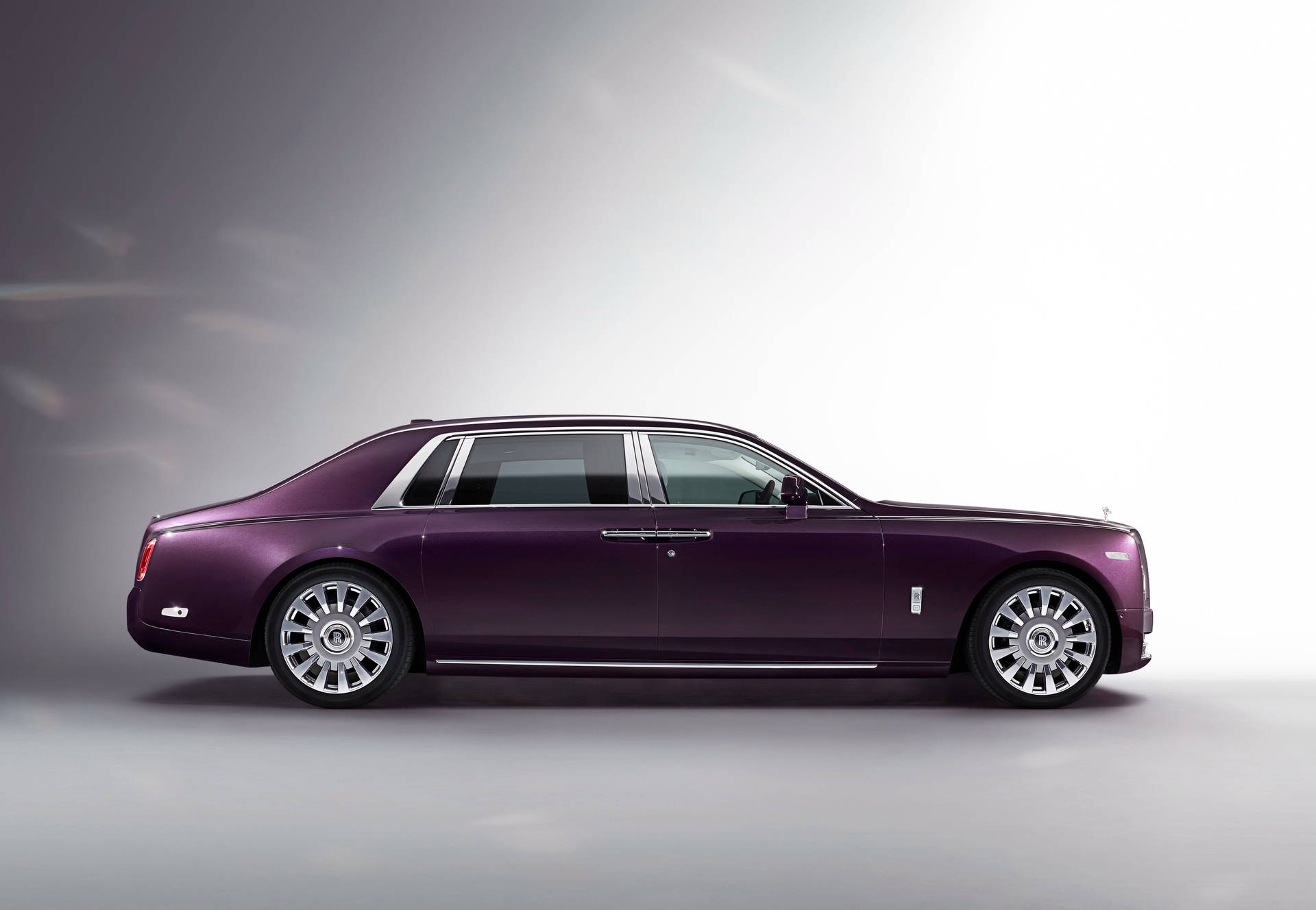 Rolls-Royce 4K Purple Aesthetic Phantom Side View Wallpaper