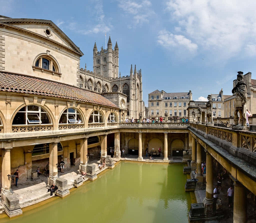 Roman Bathsand Bath Abbey Bath U K Wallpaper