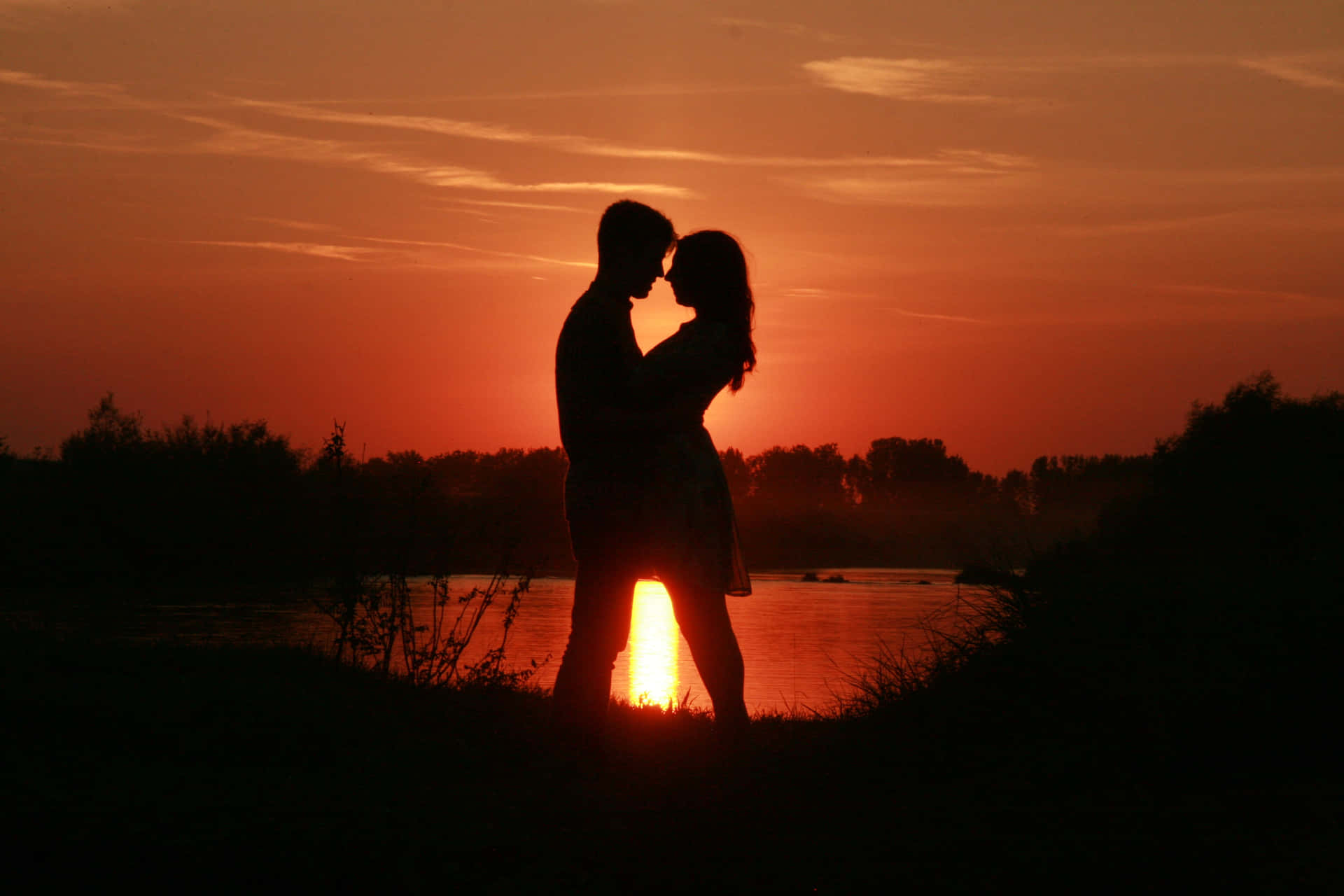 Lake Couple Romance Silhouette Picture