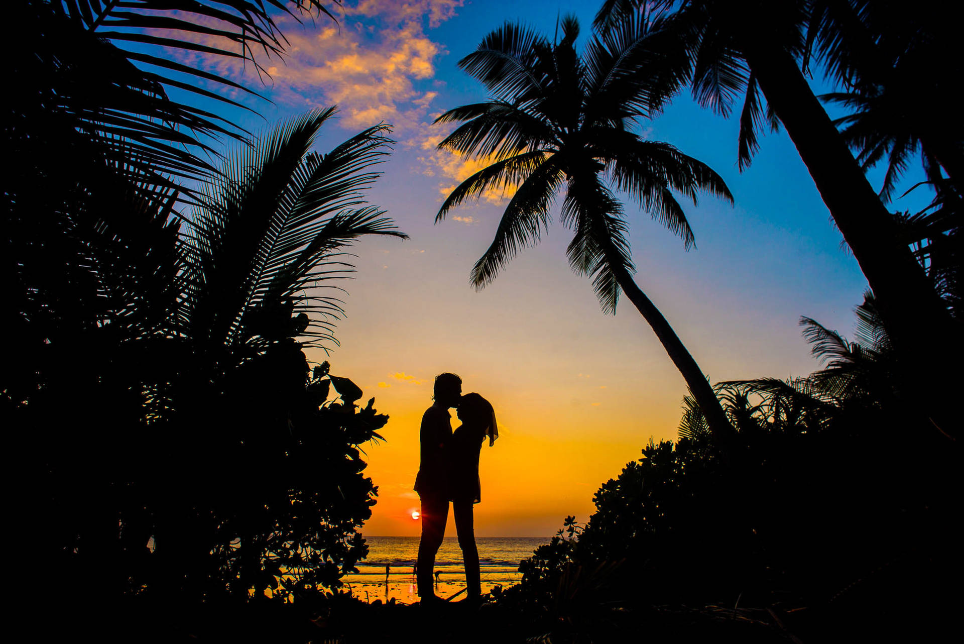 Romantic Couple Beach Kiss Silhouette Wallpaper