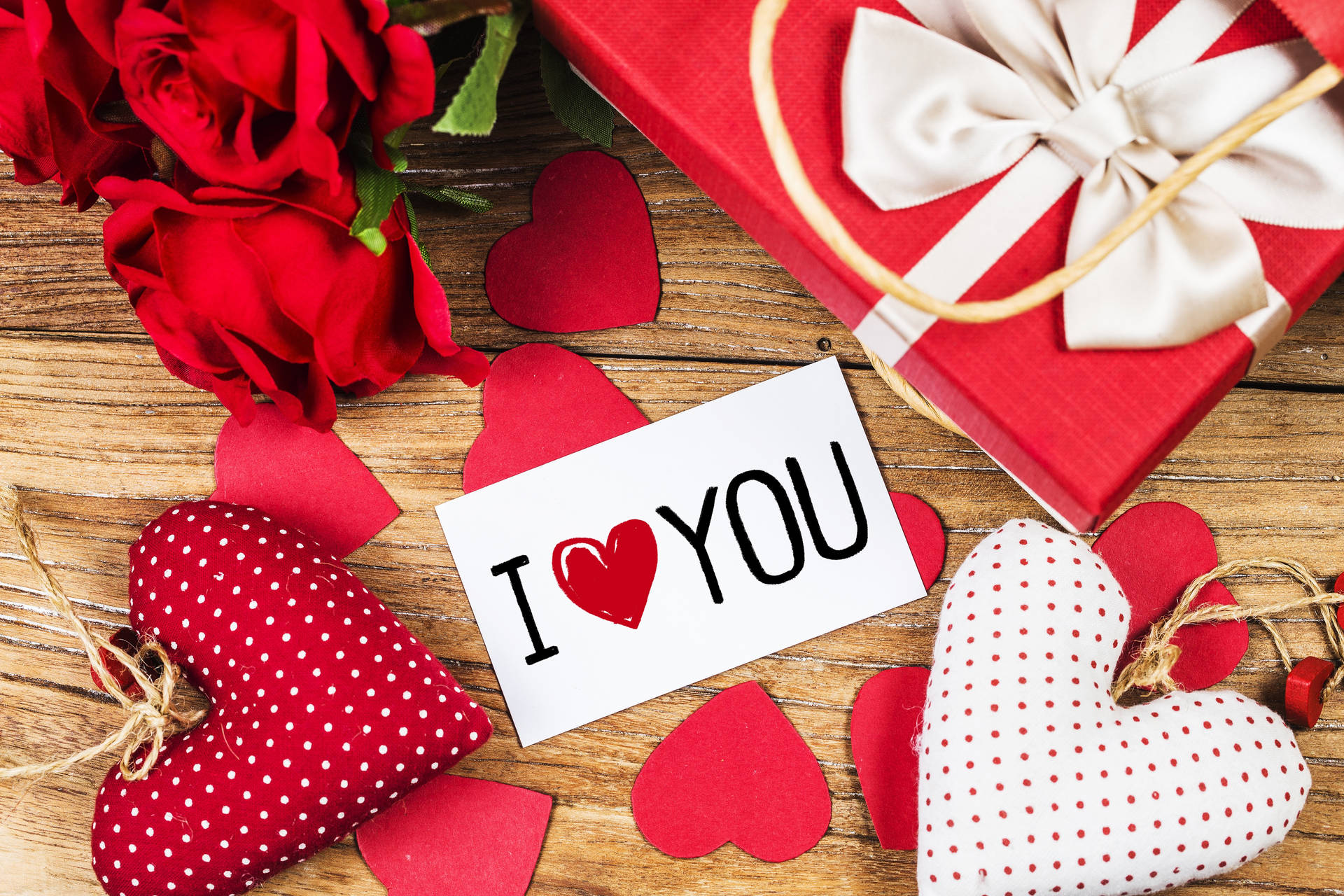 Romantic Love Flowers And Gifts Wallpaper