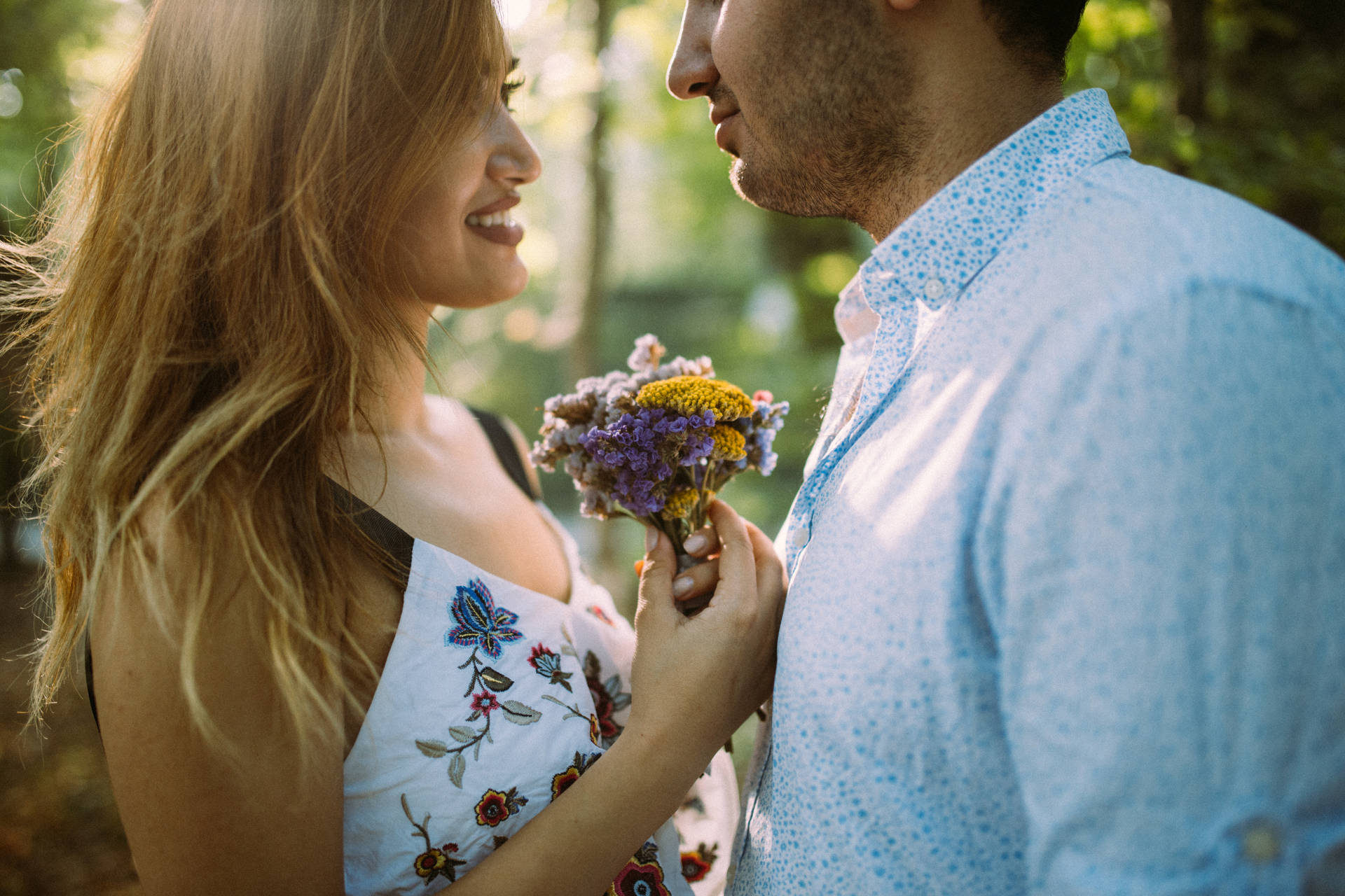 Romantic Love Flowers Man And Woman Wallpaper