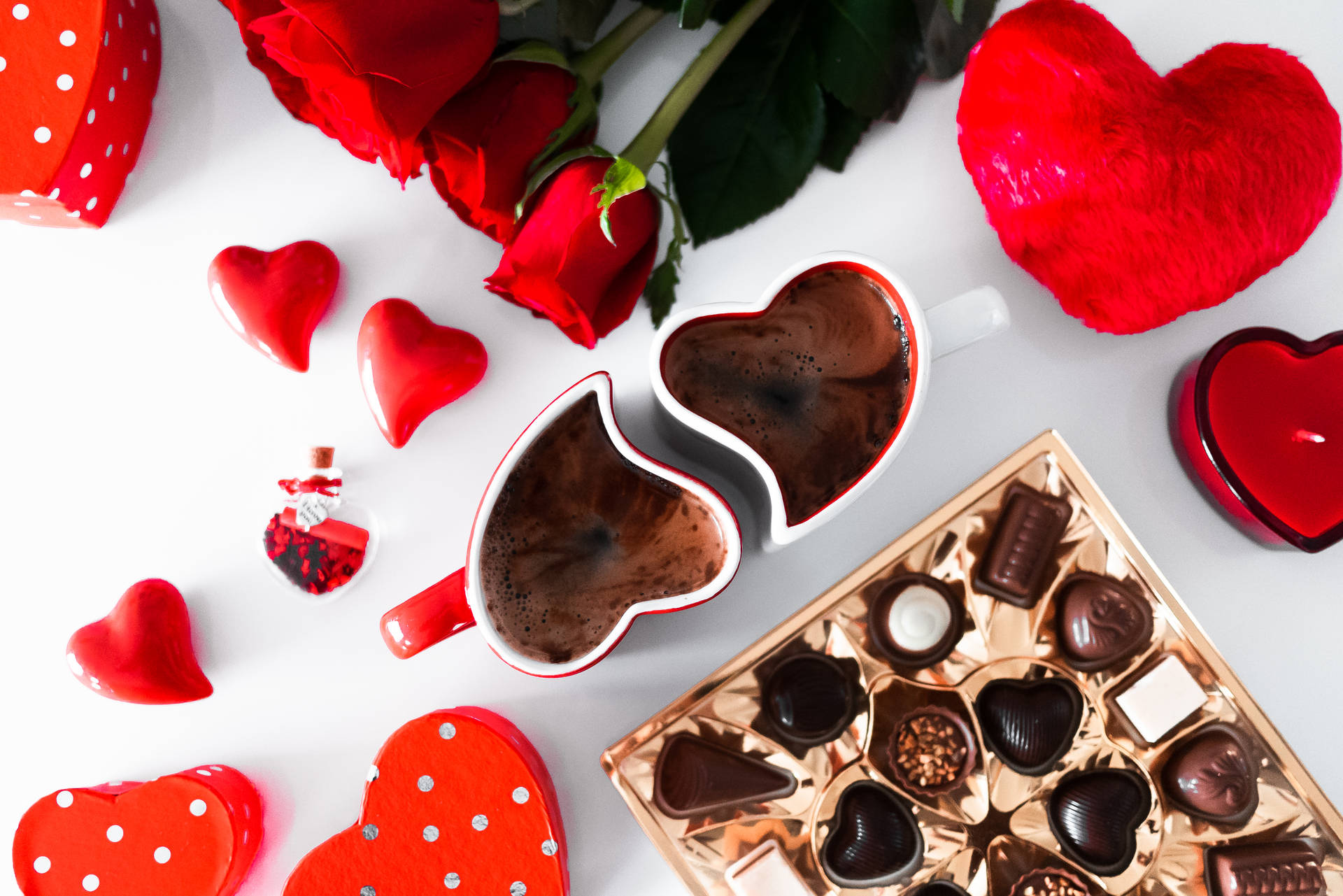 Romantischeliebesblumen Rosen Und Herzförmige Schokoladen. Wallpaper
