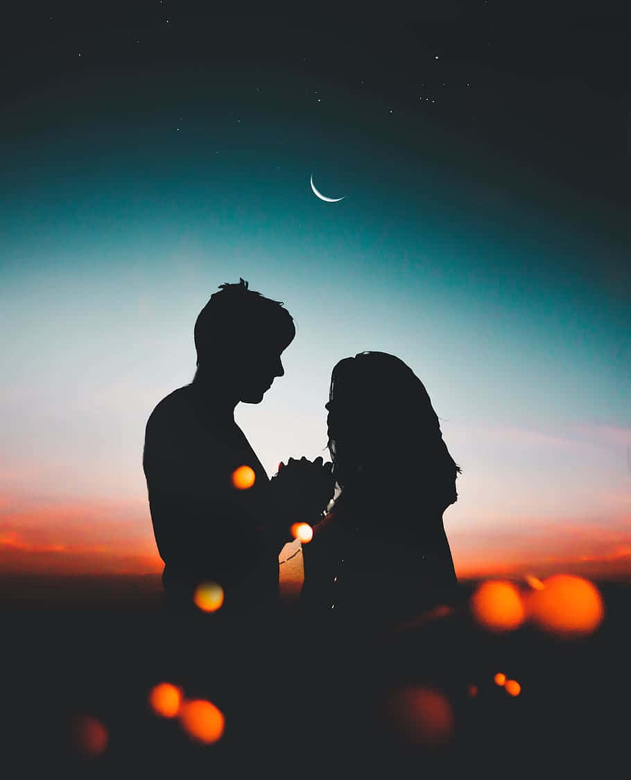 Romantic Silhouette Couple Wallpaper