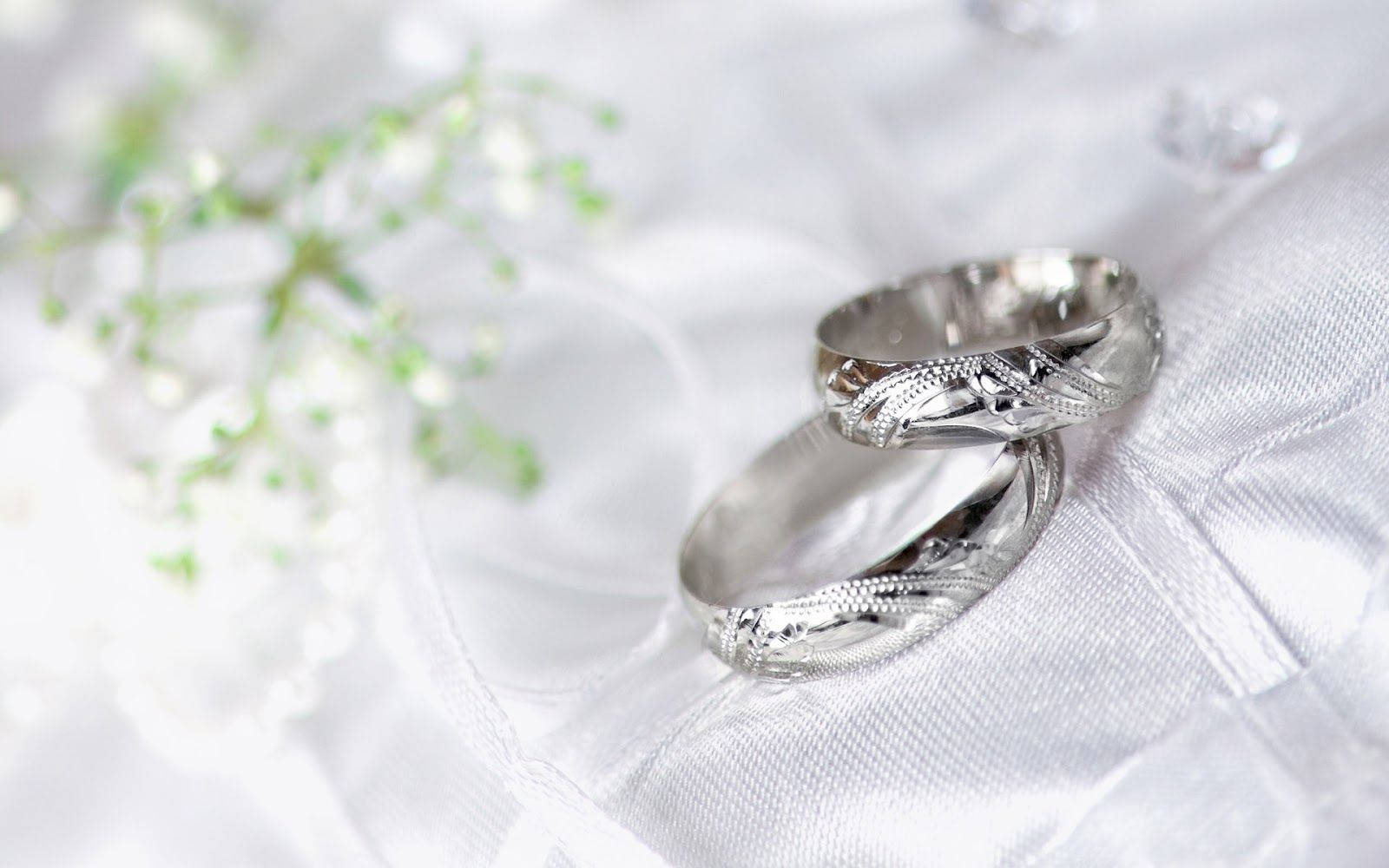 Romantic Silver Wedding Rings