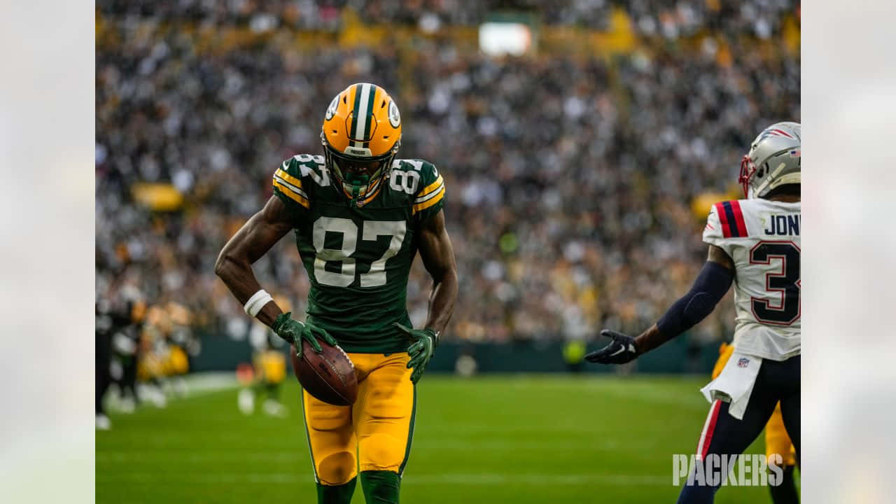 Romeo Doubs Green Bay Packers Game Action Wallpaper