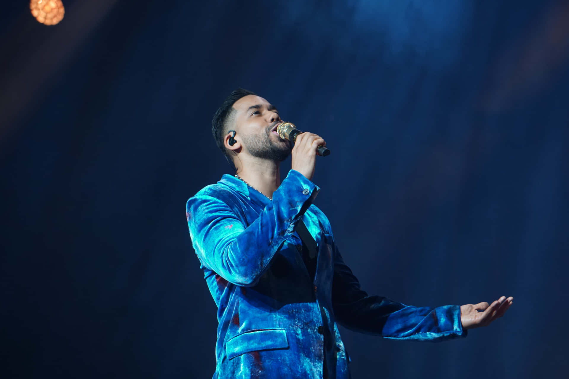 Romeo Santos Live Performance Blue Velvet Wallpaper