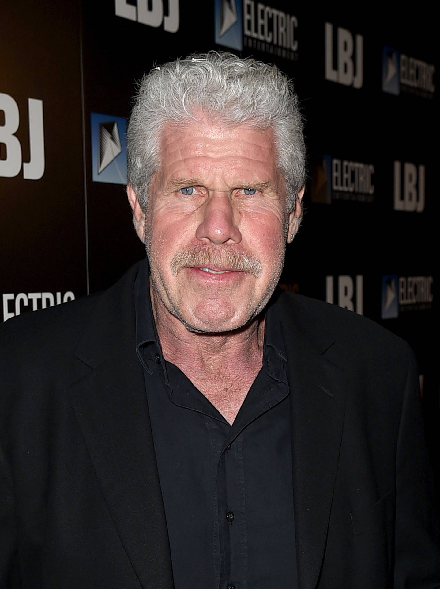 Ron Perlman Sporting Black Outfit Wallpaper