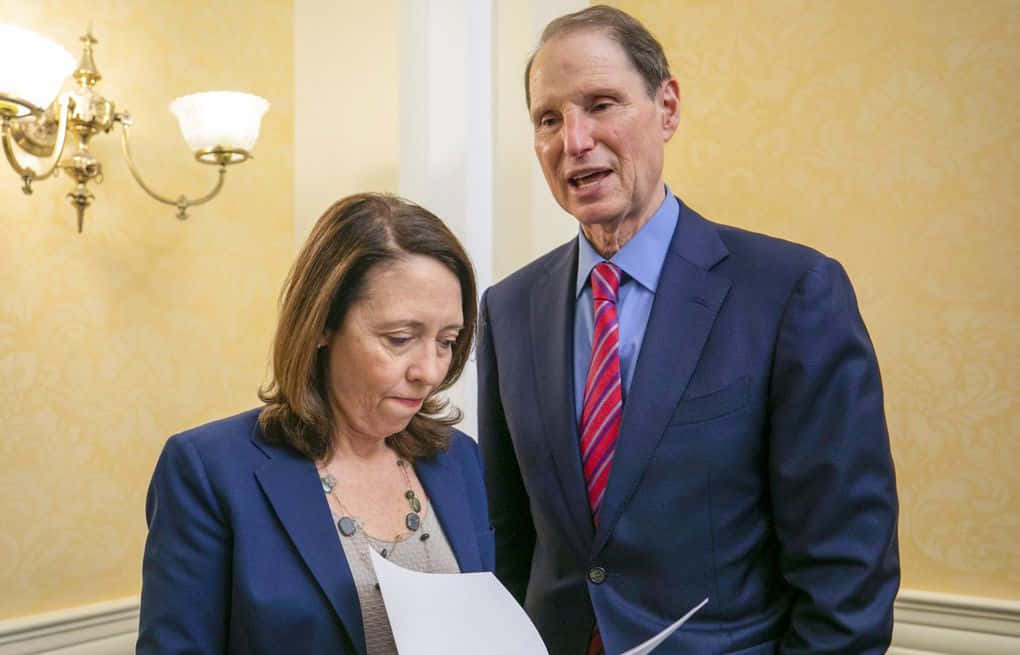 Ron Wyden og Maria Cantwell Close-Up Wallpaper